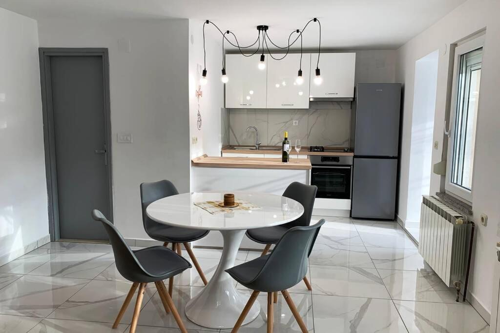 New Apartment Ema I Krk Town Buitenkant foto