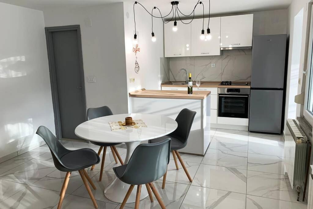 New Apartment Ema I Krk Town Buitenkant foto